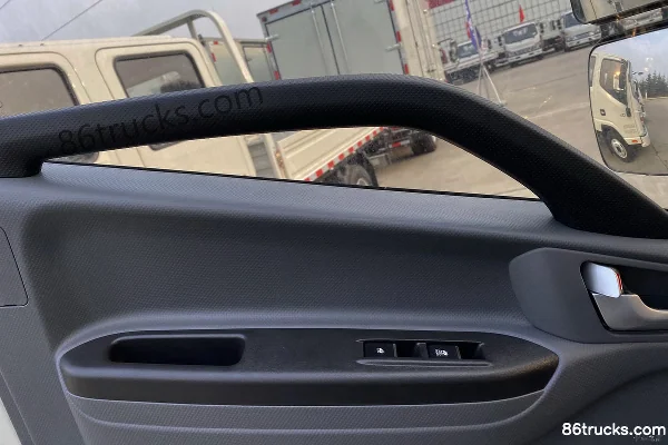 JAC Shuailing Q3 120hp 4X2(6 wheels) 4.13m Single Row Van Light Truck Cab (2) | 86Trucks