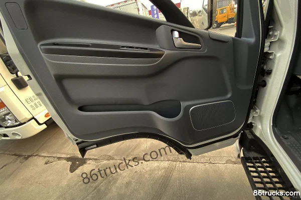 JAC Shuailing Q3 120hp 4X2(6 wheels) 4.13m Single Row Van Light Truck Cab (1) | 86Trucks