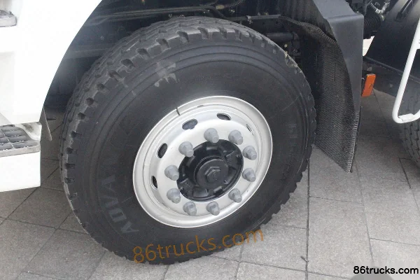 Hualing Heavy Truck 360 hp 8X4(12 wheels) concrete mixer truck (China VI) Chassis (2) | 86Trucks