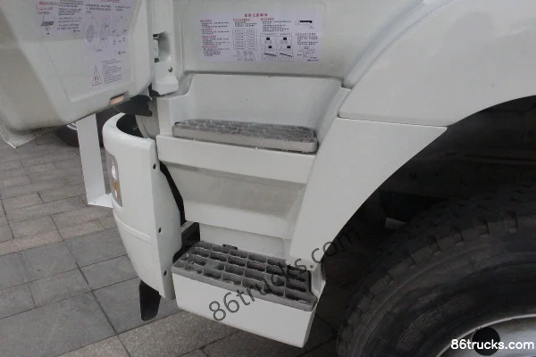 Hualing Heavy Truck 360 hp 8X4(12 wheels) concrete mixer truck (China VI) Cab (1) | 86Trucks