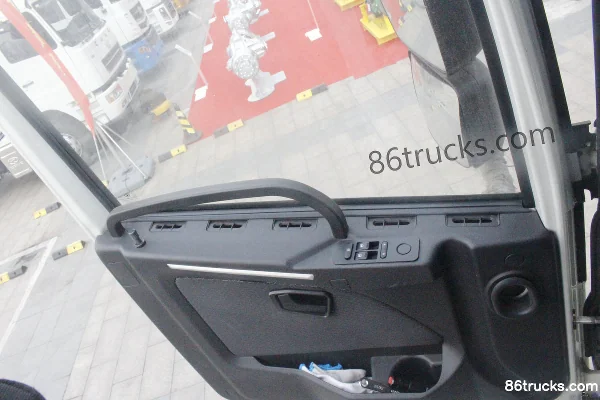 Hualing Hanma H9 460 hp 10X4(14 wheels) truck-mounted crane Cab (3) | 86Trucks