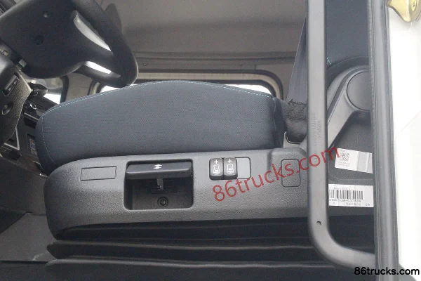 Hualing Hanma H9 460 hp 10X4(14 wheels) truck-mounted crane Cab (2) | 86Trucks