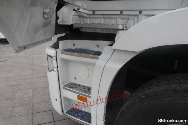 Hualing Hanma H9 460 hp 10X4(14 wheels) truck-mounted crane Cab (1) | 86Trucks