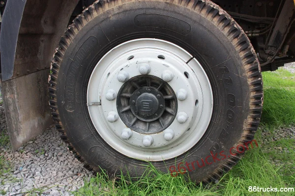 Jingong New Expedition series heavy truck 290hp 6X4(10 wheels) 5.4m dump truck Chassis (1) | 86Trucks