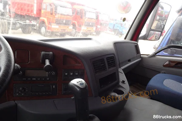 FAW Jiefang Aowei (J5P) heavy truck 280hp 6X4(10 wheels) 5.4m dump truck Cab (3) | 86Trucks