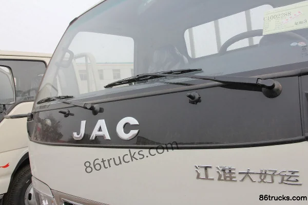 JAC Big Good Luck 130hp 4X2(6 wheels) 5.2m Single Row Flatbed Cargo Truck Exterior (3) | 86Trucks