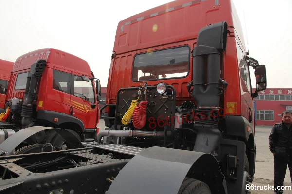 FAW Jiefang Aowei (J5P) Heavy Truck 320 hp 6X2(8 wheels) Tractor Truck Chassis (3) | 86Trucks
