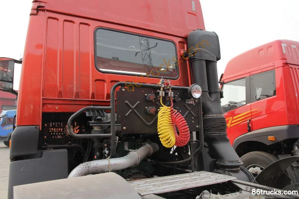 FAW Jiefang Aowei (J5P) Heavy Truck 320 hp 6X2(8 wheels) Tractor Truck Chassis (2) | 86Trucks