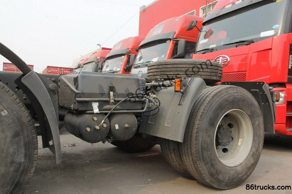 FAW Jiefang Aowei (J5P) Heavy Truck 320 hp 6X2(8 wheels) Tractor Truck Chassis (1) | 86Trucks