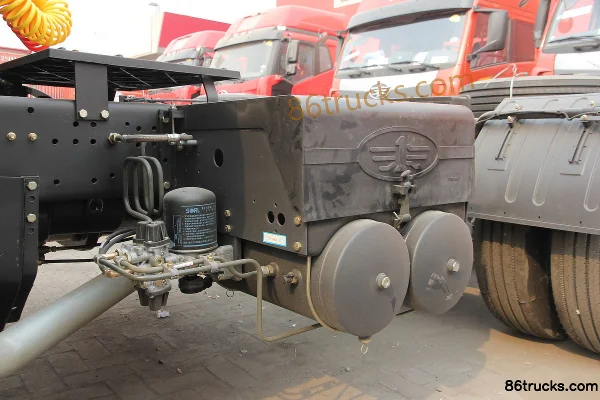FAW Jiefang Qingdao New Hanwei (J5M) Heavy Truck 336 hp 6X4(10 wheels) Tractor Truck Chassis (2) | 86Trucks