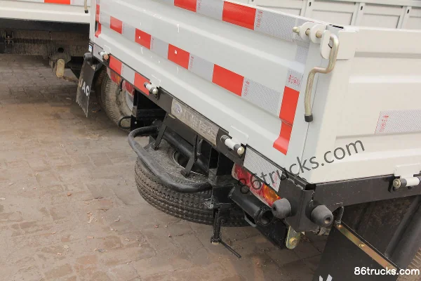 JAC Haowei 24 1.8L 52hp 4X2(6 wheels) diesel single-row flatbed mini truck Cab (1) | 86Trucks