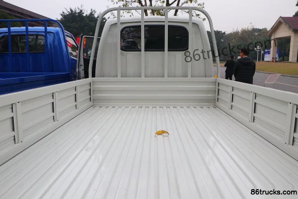 Changan Kuayue Zhe D5 PLUS Comfort 116hp 4X2(6 wheels) 2.85m double-row flatbed mini truck Body (2) | 86Trucks