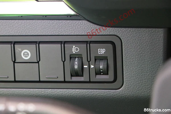 NanJun Ruijie D50 220hp 6X2(8 wheels) 4.6m Dump Truck Cab (3) | 86Trucks