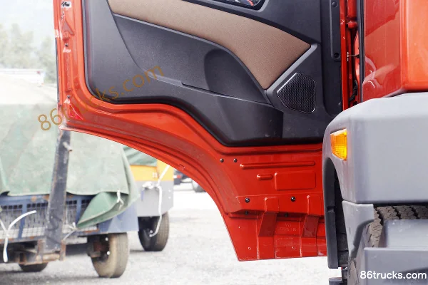 FAW Jiefang Qingdao Long V2.0 Medium Truck 220hp 4X2(6 wheels) 9.65m Wing Opening Box Cargo Truck Cab (3) | 86Trucks