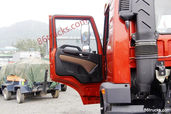FAW Jiefang Qingdao Long V2.0 Medium Truck 220hp 4X2(6 wheels) 9.65m Wing Opening Box Cargo Truck Cab (1) | 86Trucks