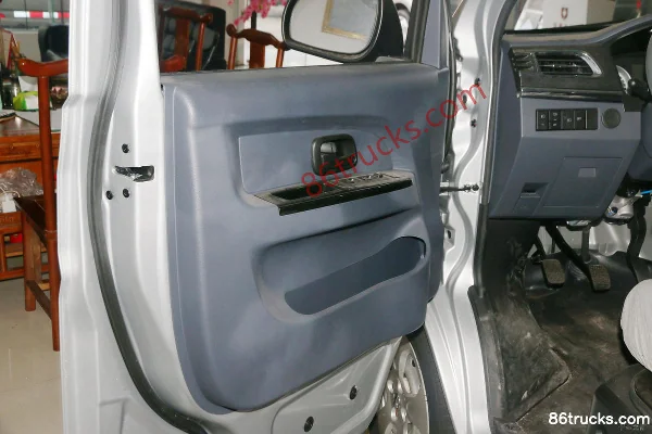 Jinbei Xiaohaishi X30 confort fourgon 86 ch 1,4 L 2/5 places minibus Cabine (1) | 86Trucks