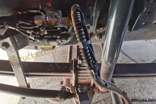 SAIC Hongyan GenlyonC6 510 ch 6X4(10 roues) tracteur routier (toit surélevé) (China VI) Châssis (3) | 86Trucks