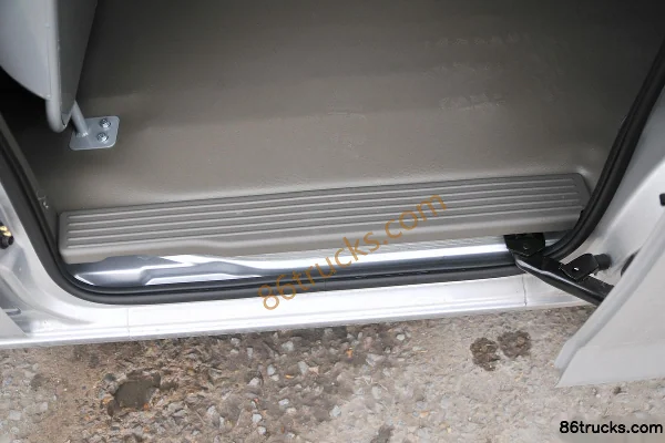 Wuling Rongguang V 2015 Practical Edition 88hp 1.2L van Cargo Box (3) | 86Trucks