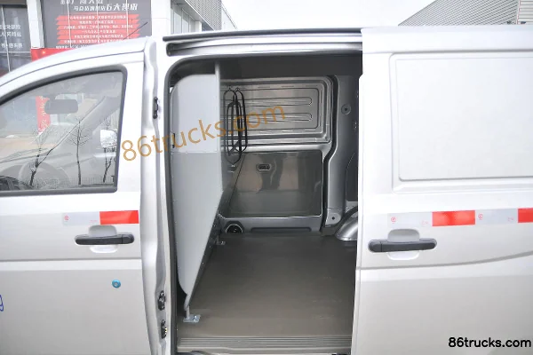 Wuling Rongguang V 2015 Practical Edition 88hp 1.2L van Cargo Box (2) | 86Trucks