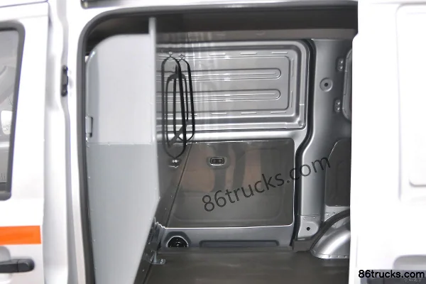 Wuling Rongguang V 2015 Practical Edition 88hp 1.2L van Cargo Box (1) | 86Trucks