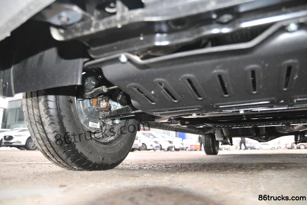 Wuling Rongguang V 2015 Practical Edition 88hp 1.2L van Chassis (2) | 86Trucks