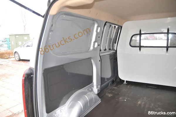 Wuling Hongguang V 2019 Basic Edition 99hp Gasoline 1.5L Panel Van (China VI) Cargo Box (2) | 86Trucks