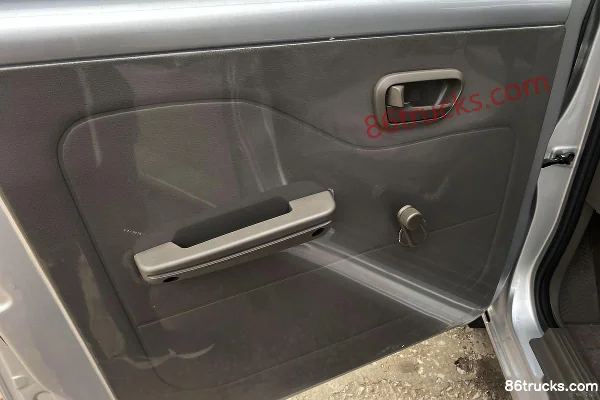 Wuling Rongguang V 2015 Practical Edition 88hp 1.2L van Cab (1) | 86Trucks