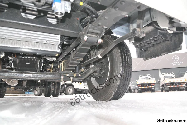 Qiling Auto H300 116 ch 4X2(6 roues) camion fourgon léger à cabine simple 4,08 m Châssis (3) | 86Trucks
