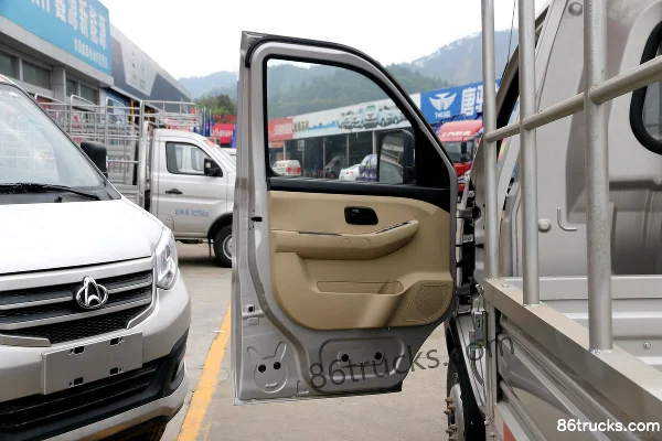 Changan Kuayue Wang X3 Comfort Edition 1.5L Gasoline 112hp 4X2(6 wheels) 2.55m Double Row Stake Truck (China VI) Cab (1) | 86Trucks