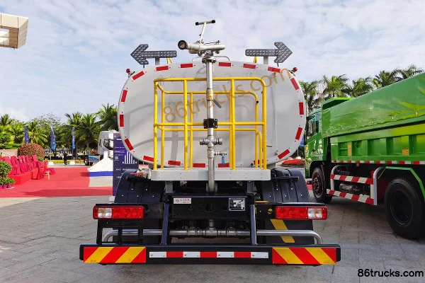 SAIC Hongyan Genlyon C6 215hp 4X2(6 wheels) Green Spraying Truck Exterior (3) | 86Trucks