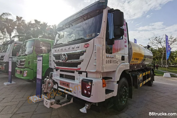 SAIC Hongyan Genlyon C6 215hp 4X2(6 wheels) Green Spraying Truck Exterior (2) | 86Trucks