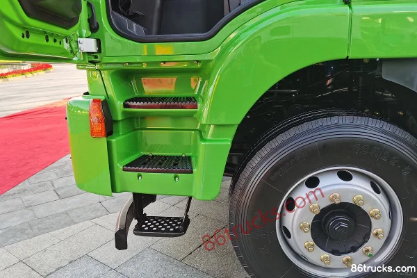 SAIC Hongyan Genlyon C6 Composite Edition 380hp 8X4(12 wheels) 6.8m LNG Dump Truck (China VI) Cab (1) | 86Trucks