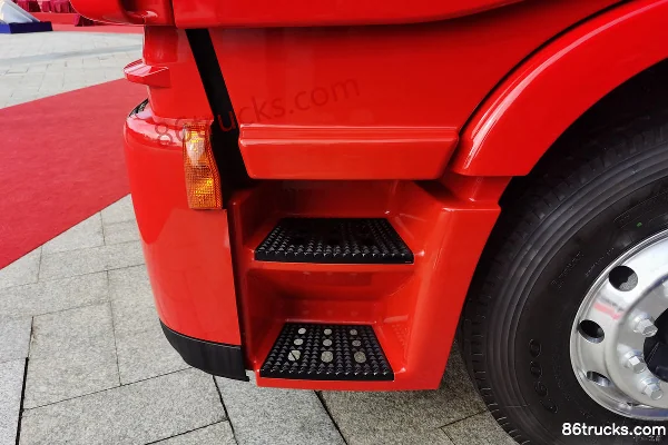 SAIC Hongyan GenlyonC6 camion lourd 380 ch 4X2(6 roues) tracteur routier LNG (pont arrière HY300S) (China VI) Châssis (3) | 86Trucks
