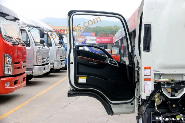 Dayun 102 hp 4X2(6 wheels) 3.67m single-row box light truck Cab (1) | 86Trucks