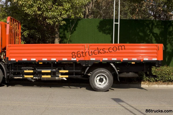 Dongfeng Furika F6 95 ch 4X2(6 roues) 4.2 m camion plateau simple cabine (Yunnei) Châssis (3) | 86Trucks