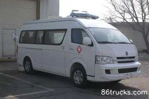 Dongzheng (Yandi) Dongzheng (Yandi) Huachen Renault chassis ambulance