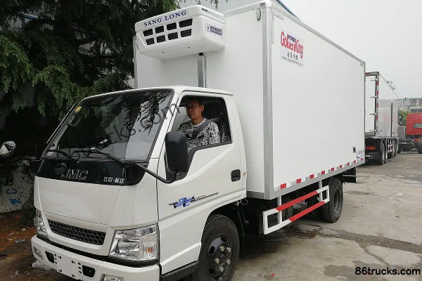 JMC New Shunda 116hp 4X2(6 wheels) 4.13m refrigerated truck (JinSheng brand) Exterior (2) | 86Trucks
