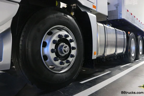Foton Auman EST 560 ch 6X4(10 roues) tracteur routier à boîte automatique AMT (China VI) Châssis (2) | 86Trucks