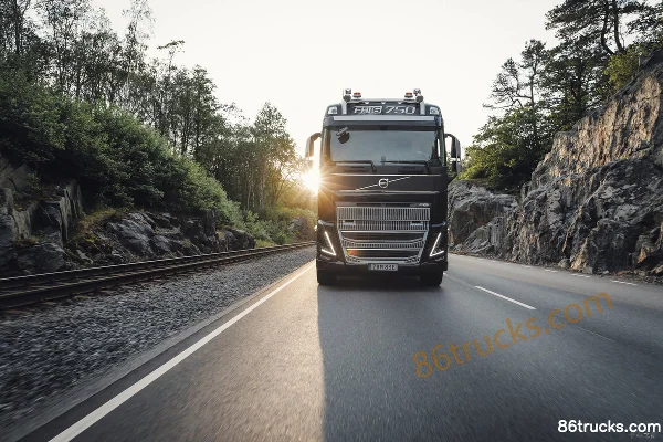 Volvo FH16 camion lourd 750 ch 8X4(12 roues) tracteur routier automatique Extérieur (2) | 86Trucks