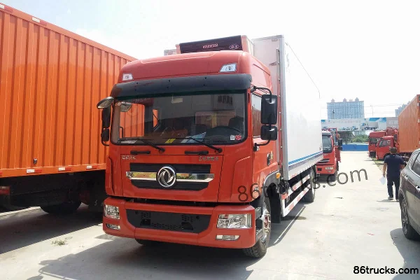 Dongfeng Duolika D9 230hp 4X2(6 wheels) 9.6m Refrigerated Truck Exterior