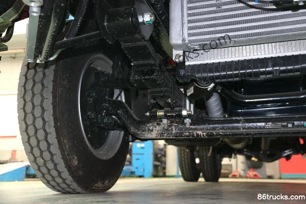 Sinotruk HOWO Hanvo 170hp 4X2(6 wheels) 3.3m semi-panel flatbed light truck (Fast Gear 8-speed) Chassis (3) | 86Trucks