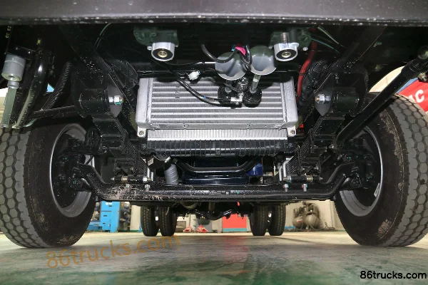 Sinotruk HOWO Hanvo 170hp 4X2(6 wheels) 3.3m semi-panel flatbed light truck (Fast Gear 8-speed) Chassis (2) | 86Trucks