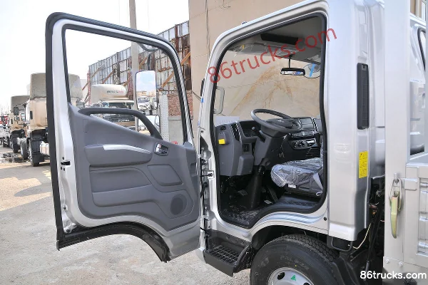 Foton Aumark Superspeed 150hp 4X2(6 wheels) 4.18m Single-row Flatbed Light Truck Cab (1) | 86Trucks