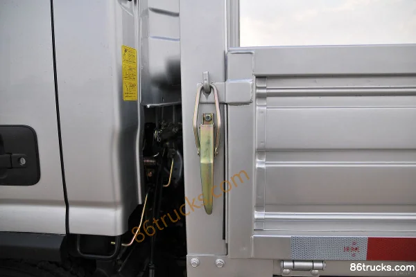Foton Aumark Superspeed 150hp 4X2(6 wheels) 4.18m Single-row Flatbed Light Truck Body (3) | 86Trucks