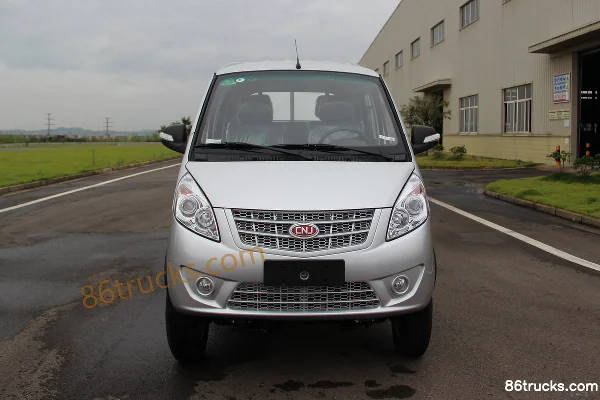 NanJun Ruiyi F 1.3L 87 ch 4X2(6 roues) essence 2,515 m double cabine plateau micro camion Extérieur