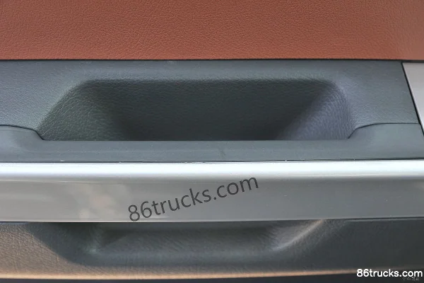 Dayun Xianglong 205 hp 4X2(6 wheels) 5.75m Semi-row Flatbed Cargo Truck (China VI) Cab (3) | 86Trucks