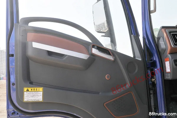 Dayun Xianglong 205 hp 4X2(6 wheels) 5.75m Semi-row Flatbed Cargo Truck (China VI) Cab (2) | 86Trucks