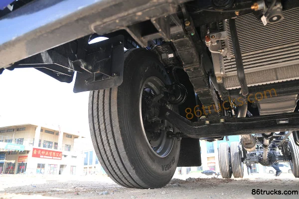 Dayun Xianglong 205 hp 4X2(6 wheels) 5.75m Semi-row Flatbed Cargo Truck (China VI) Chassis (1) | 86Trucks