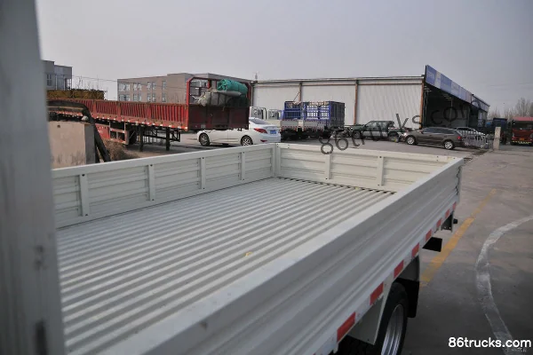 Dayun New Aopuli 170hp 4X2(6 wheels) 3.85m Cab-over Flatbed Light Truck Body (1) | 86Trucks