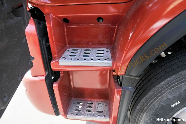 DongfengLiuqi Chenglong H5 camion porteur 290 ch 6X2(8 roues) 9,4 m camion porteur à ridelles Cabine (3) | 86Trucks